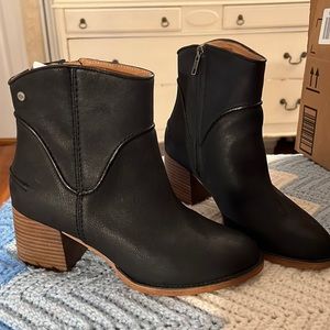 Ugg Black Leather Boots